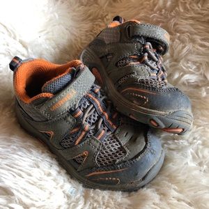 Merrell boys hiking shoe. Good used condition